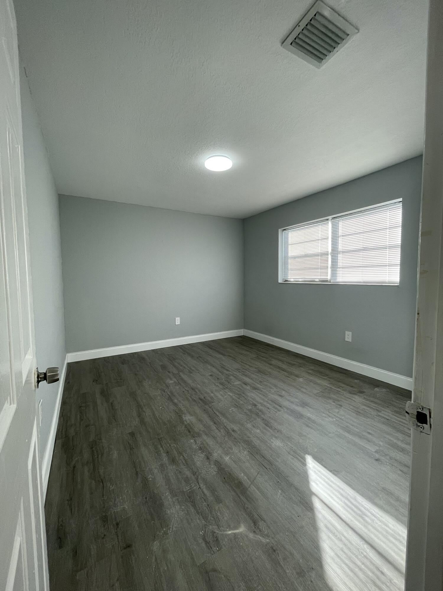 110 SE 7TH Street – photo 5