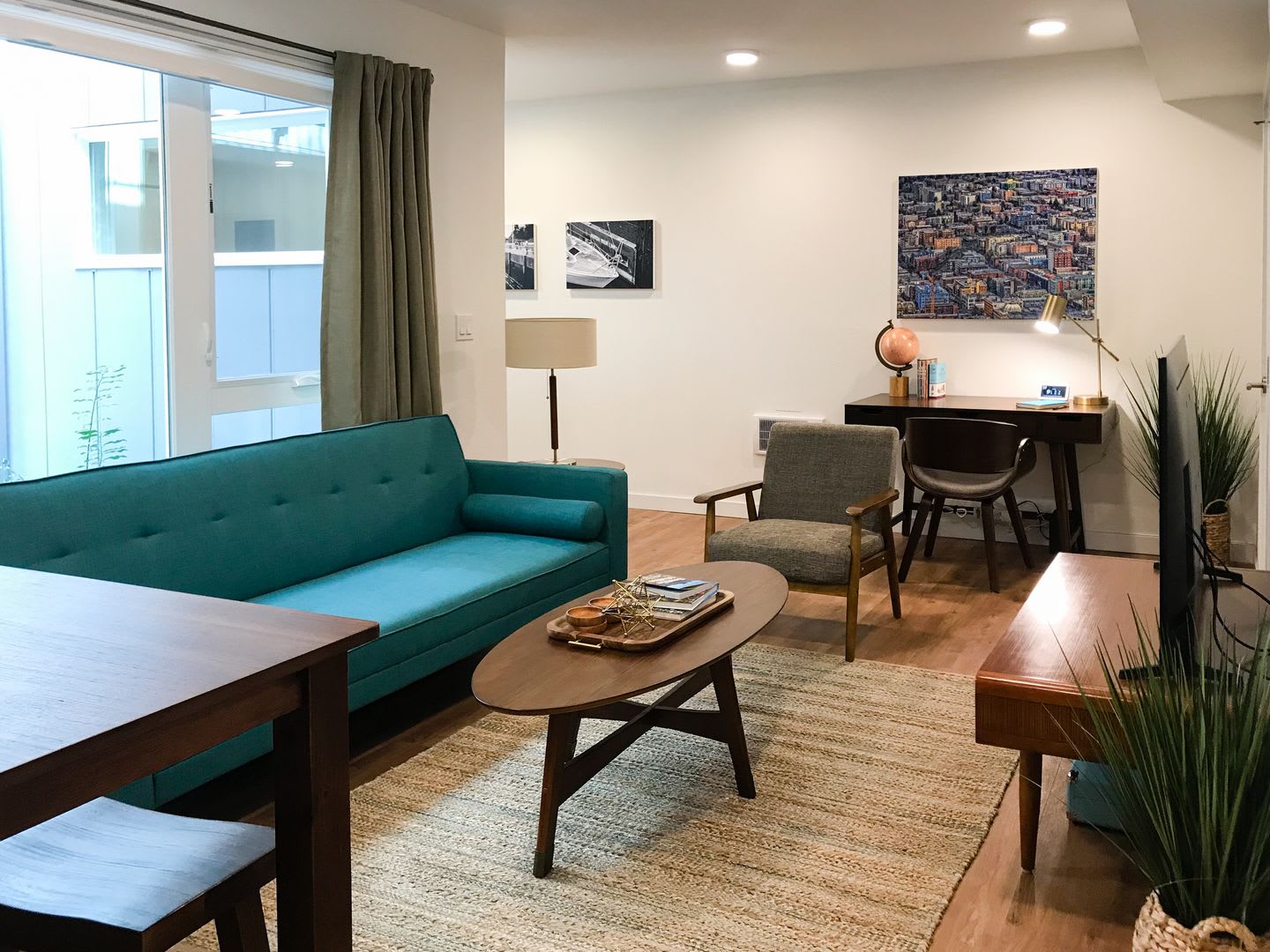 1 Bed 1 Bath Capitol Hill Condo! Rooftop + Gym Access – photo 4