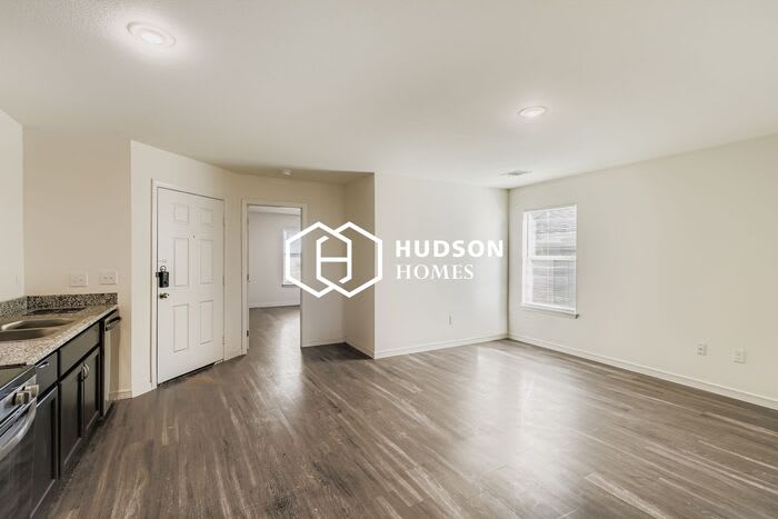 1425 Northwest 16th Avenue – photo 5