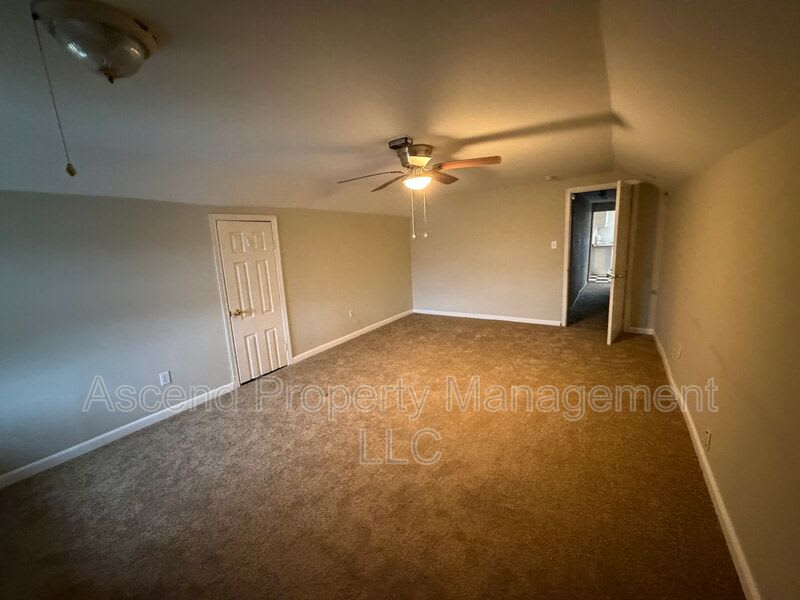 2111 Chamberlain Ave – photo 4