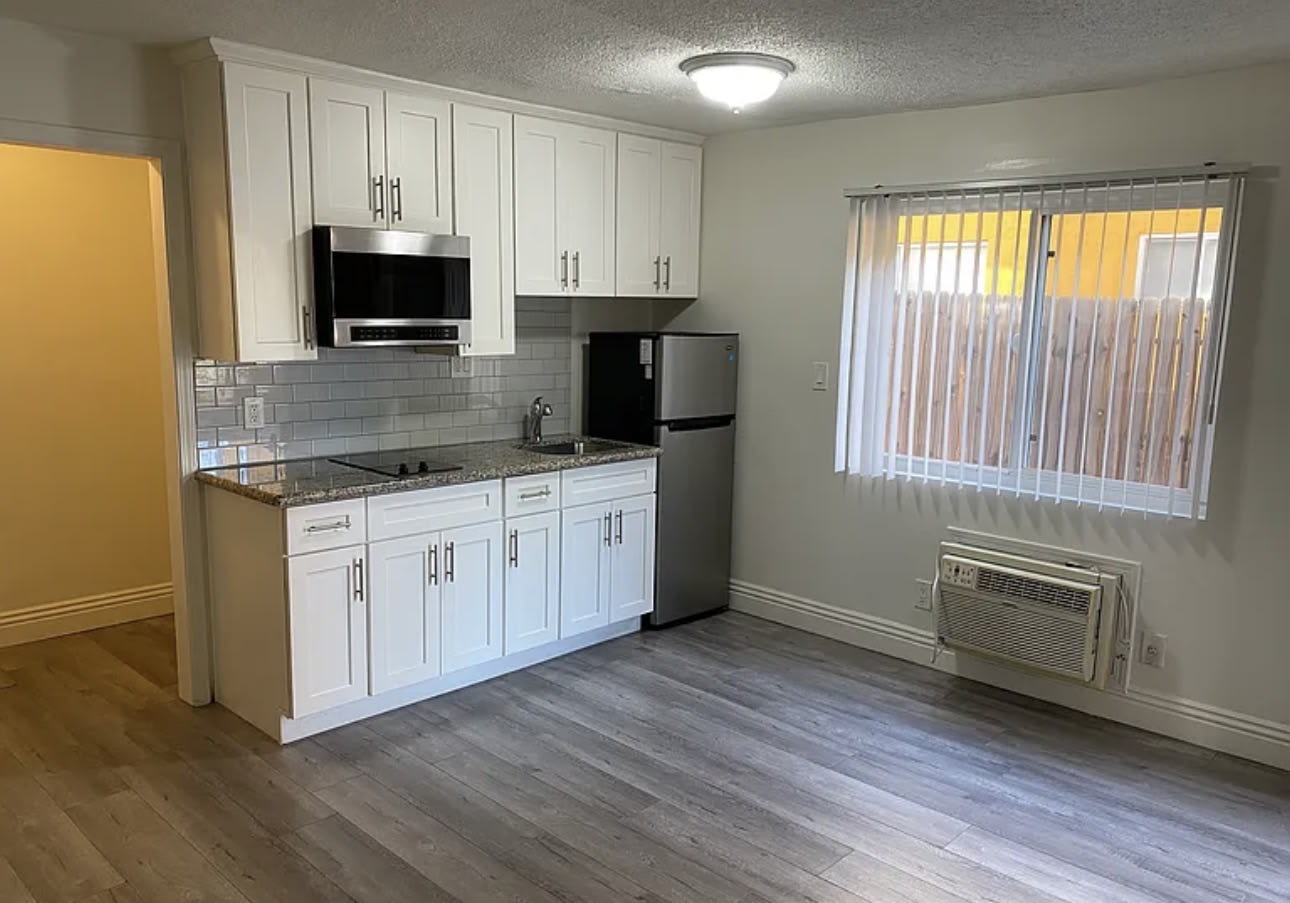 15139 Erwin St – photo 5