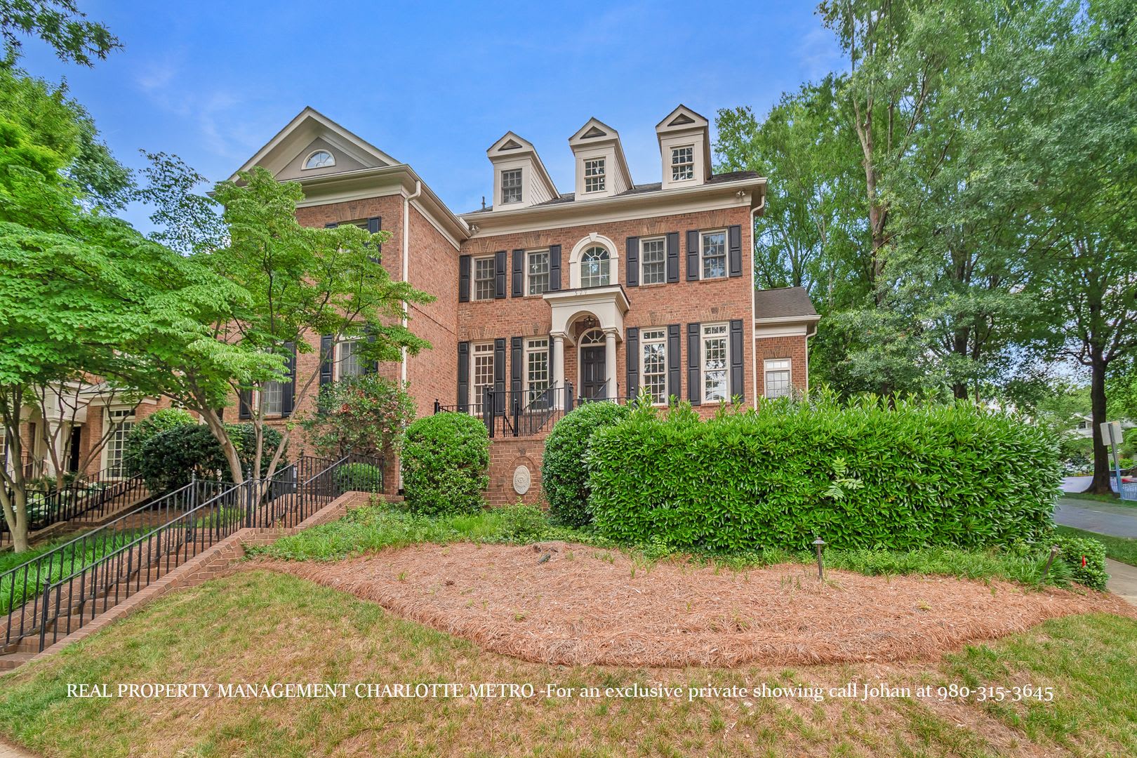 Luxurious 4 Bedroom 5 5 Bathroom Townhome On Prestigious Queens Road For Private Showing – photo 4