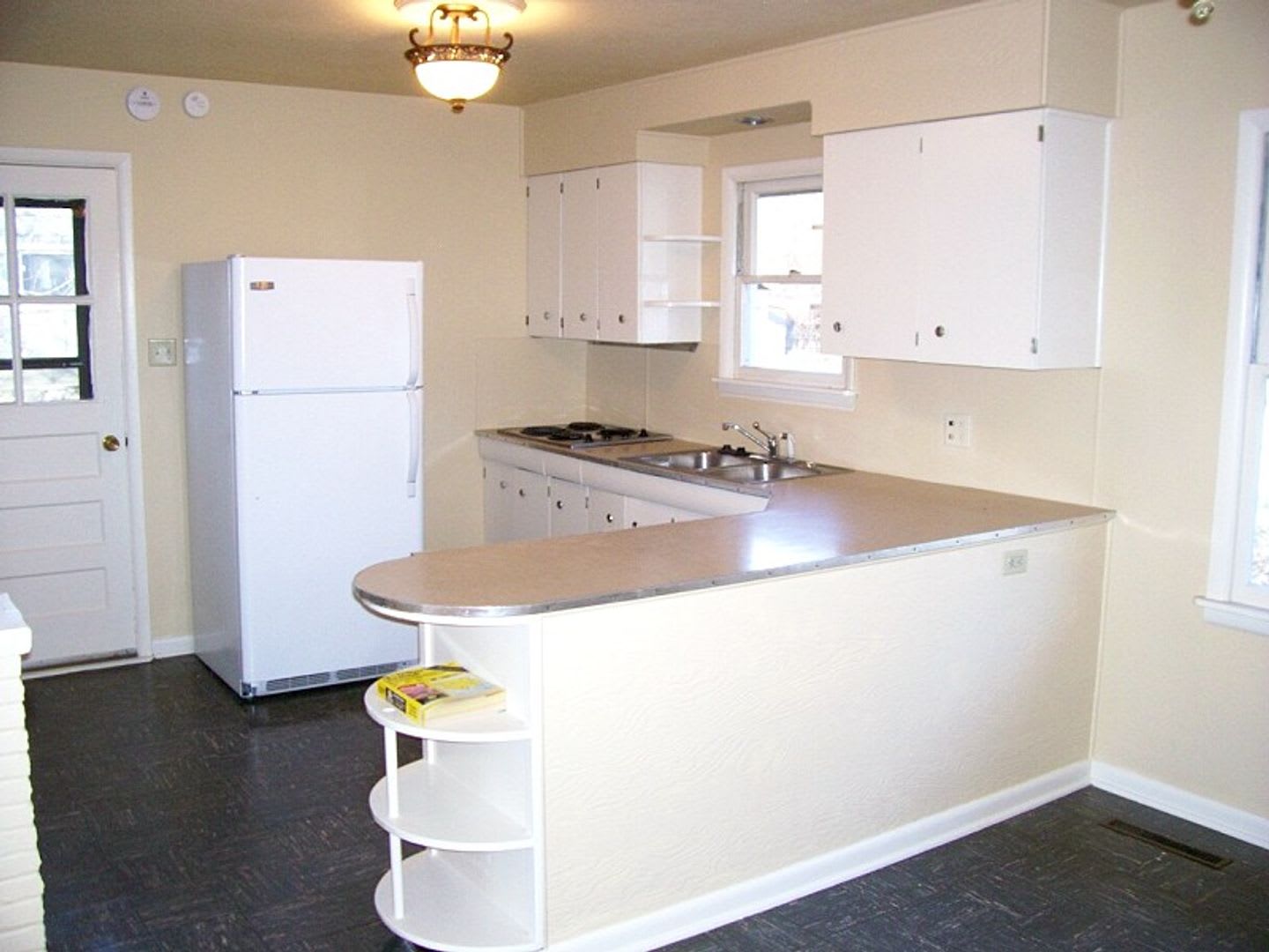 Lease Now & Get $300 off Your First Month – photo 2