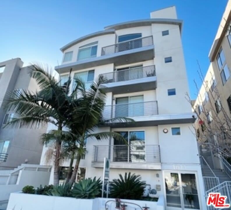 1611 S Beverly Glen – photo 1