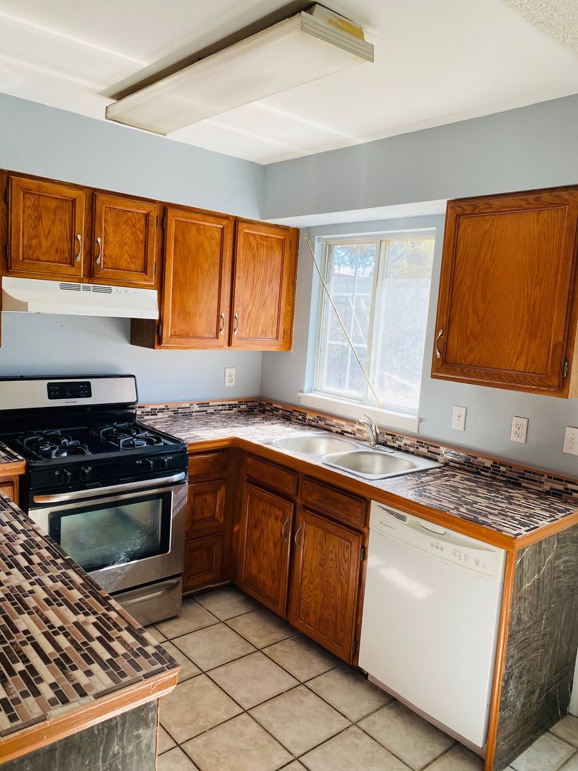 Recently Remodeled End Unit for Rent in Boulder Backs and Opens to Green Space! – photo 4