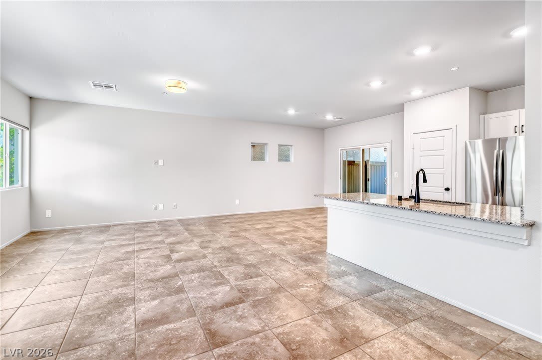 7476 Onyx Star Street – photo 5