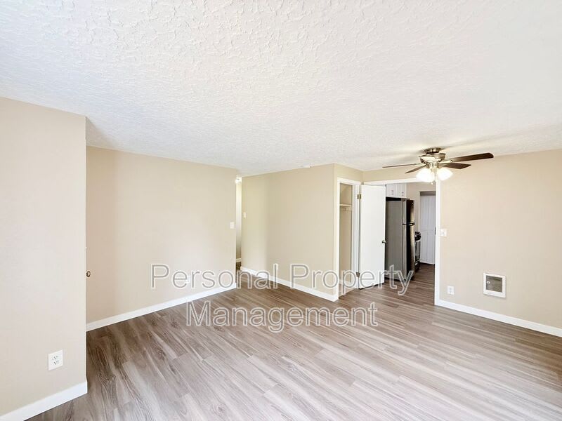 3110 Thompson Ave. – photo 2