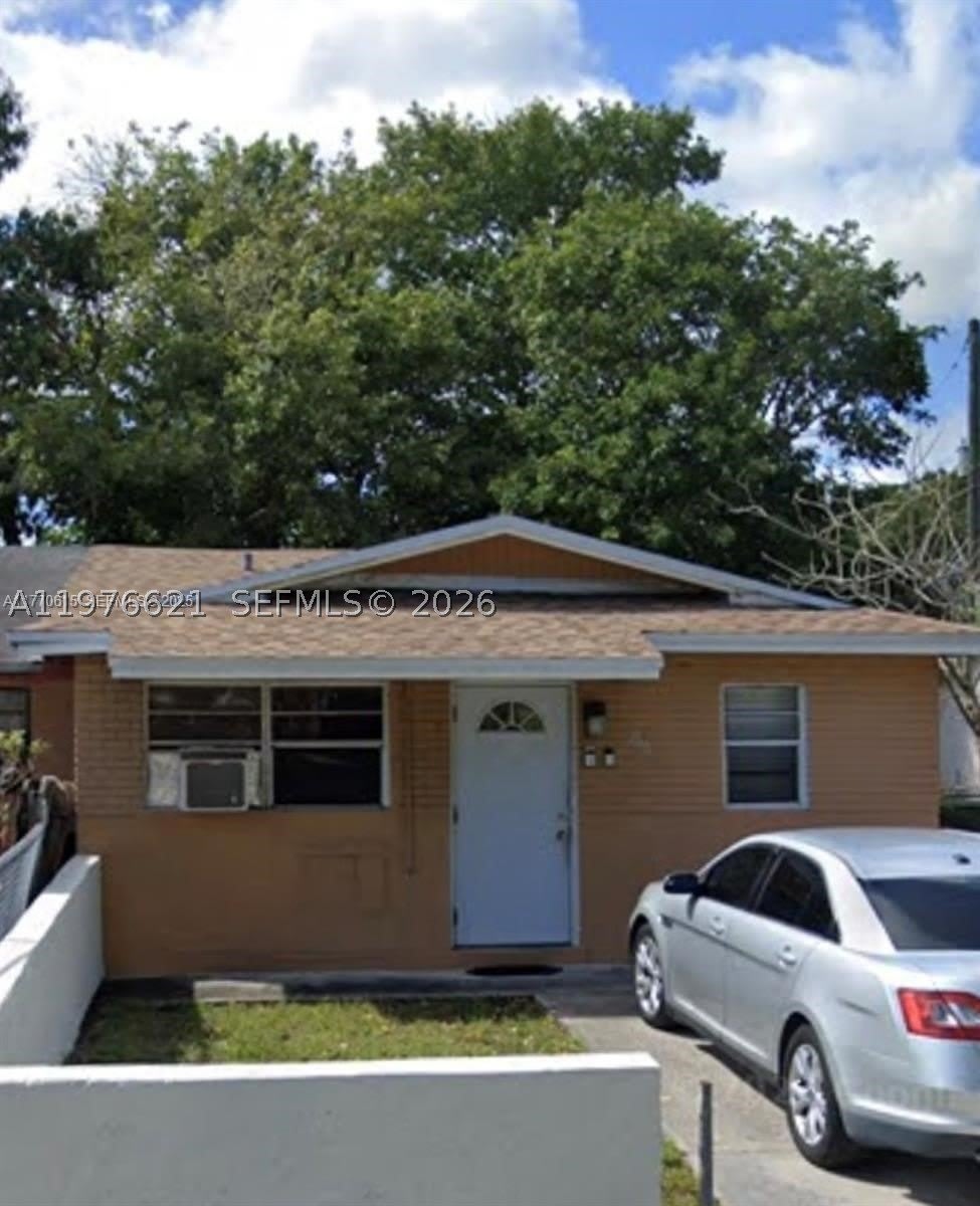 2111 Nw 26Th Ave – photo 1
