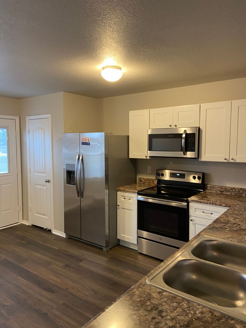 Pre-Leasing Now! Coming Soon: Spacious 4-Bedroom – photo 5