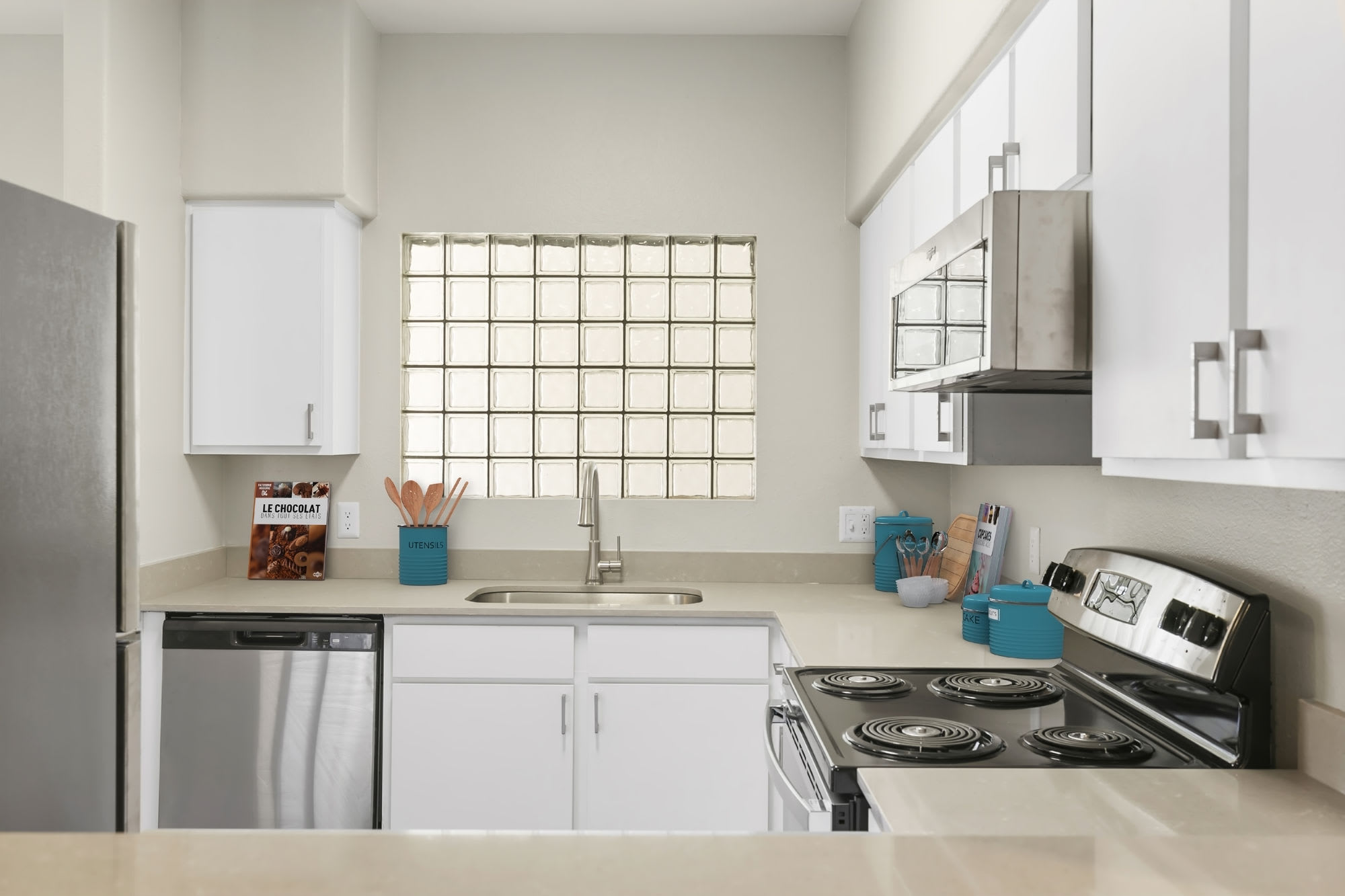 8556 W Carol Ave – photo 3