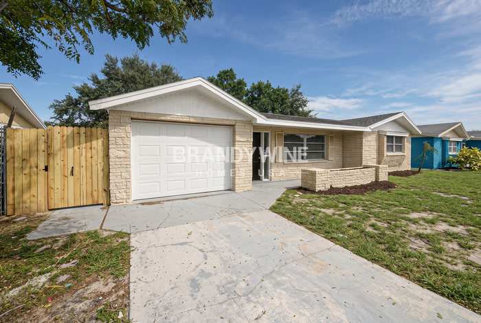 10901 Queens Road – photo 2