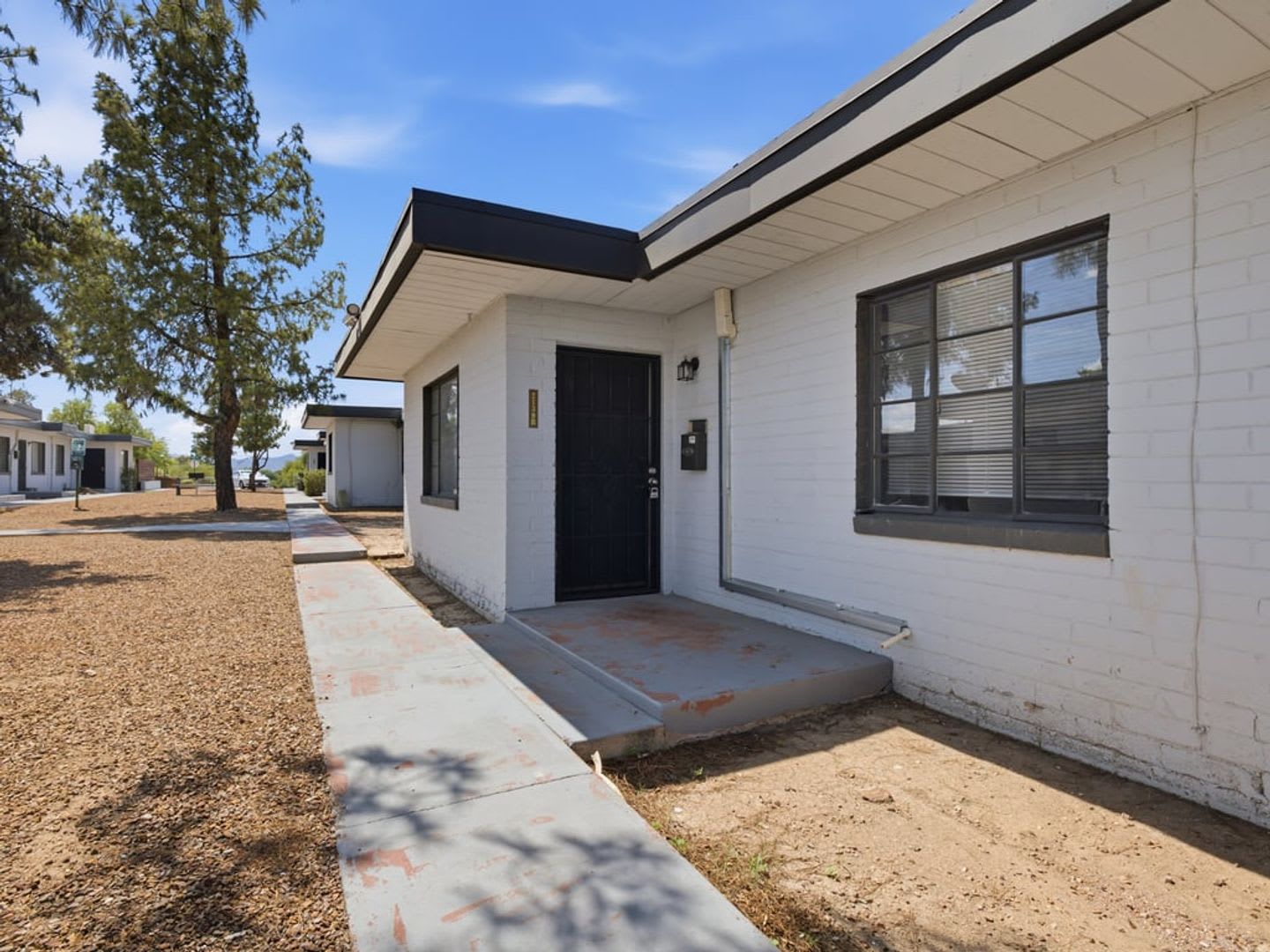 2 Bed 1 Bath with covered parking! – photo 2