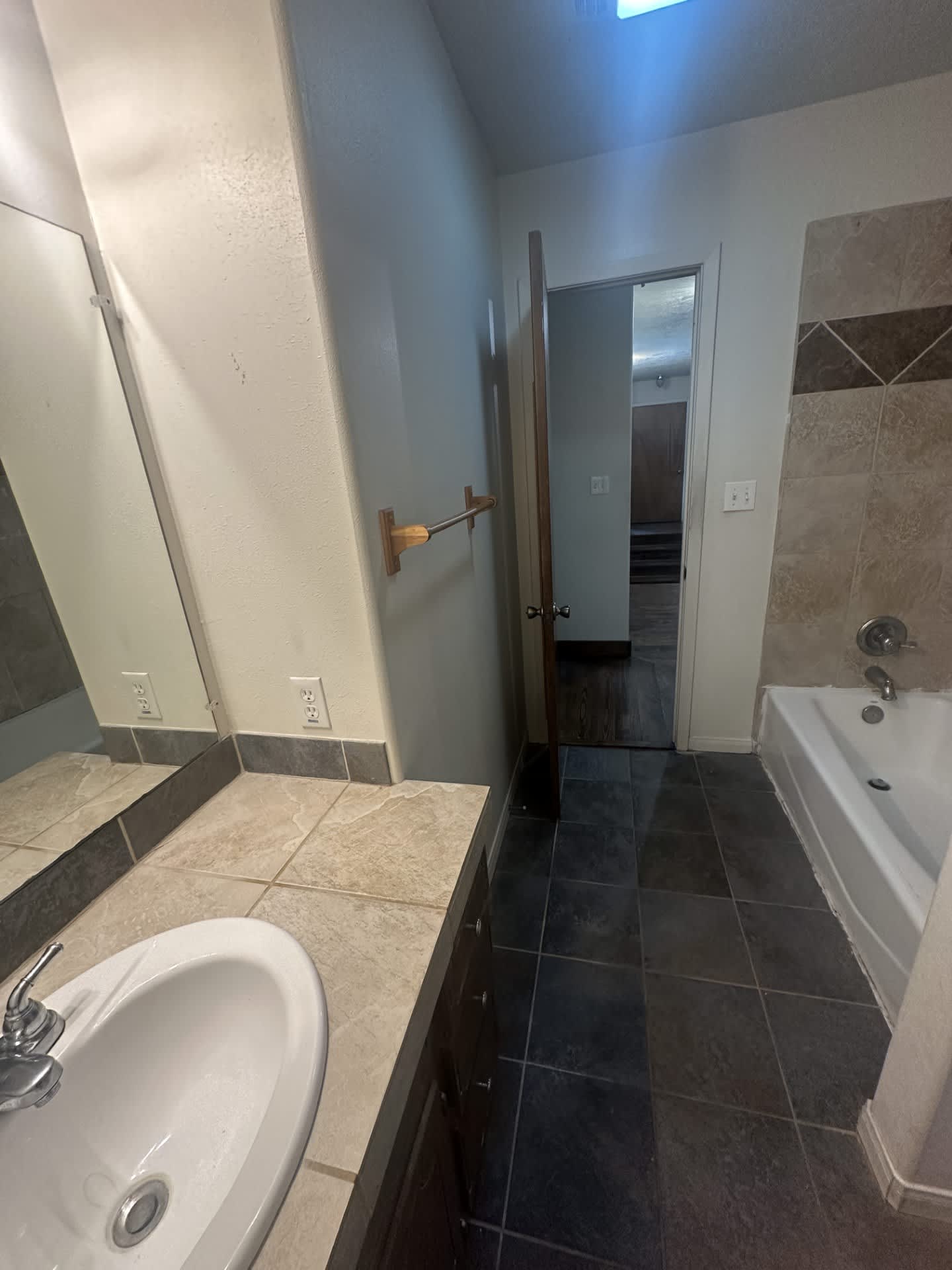 1214 East Alamo Street – photo 3