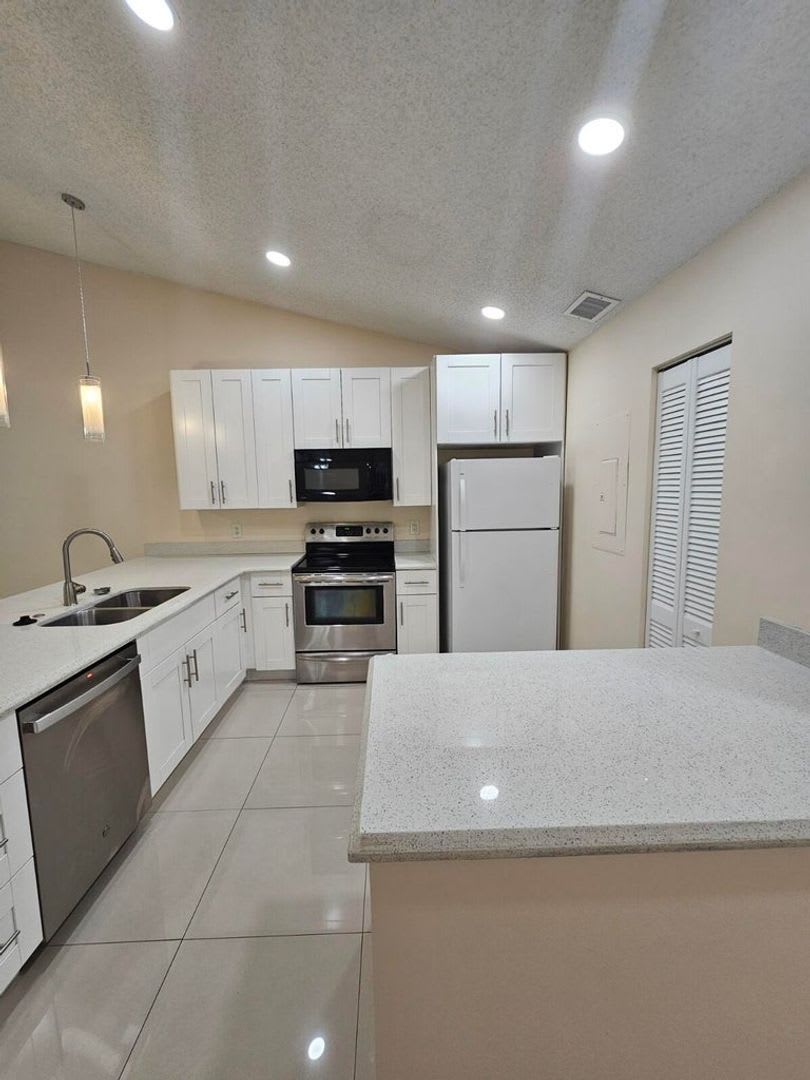 480 Hardwood Place Boca Raton Fl 33431 – photo 2