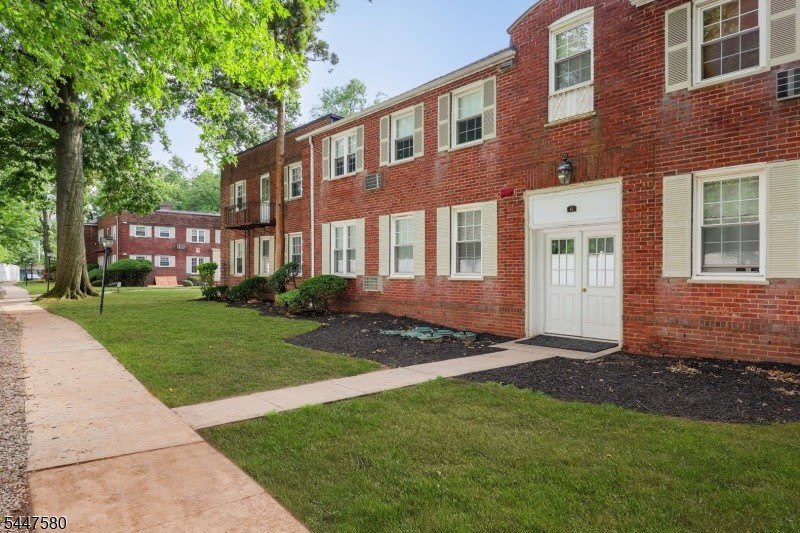 46 F Parkway Village – photo 1