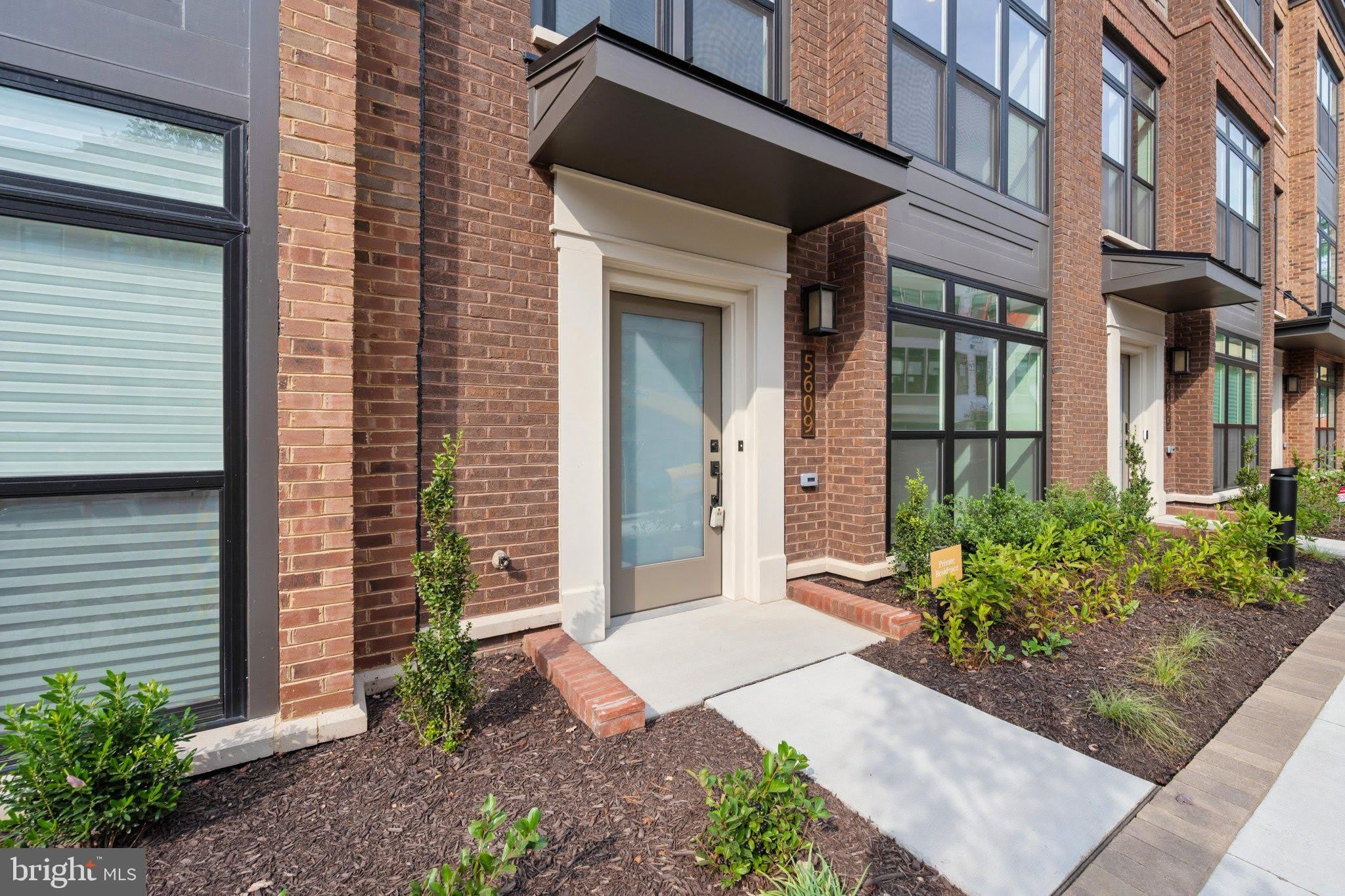 5609 VERMILLION CIR – photo 2