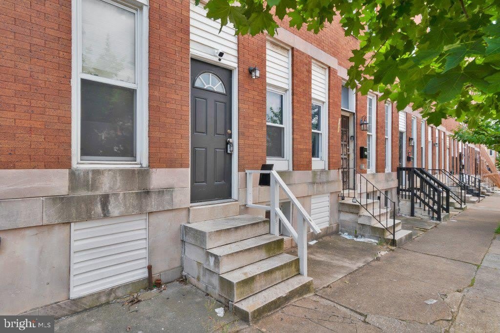 2617 E PRESTON Street – photo 2