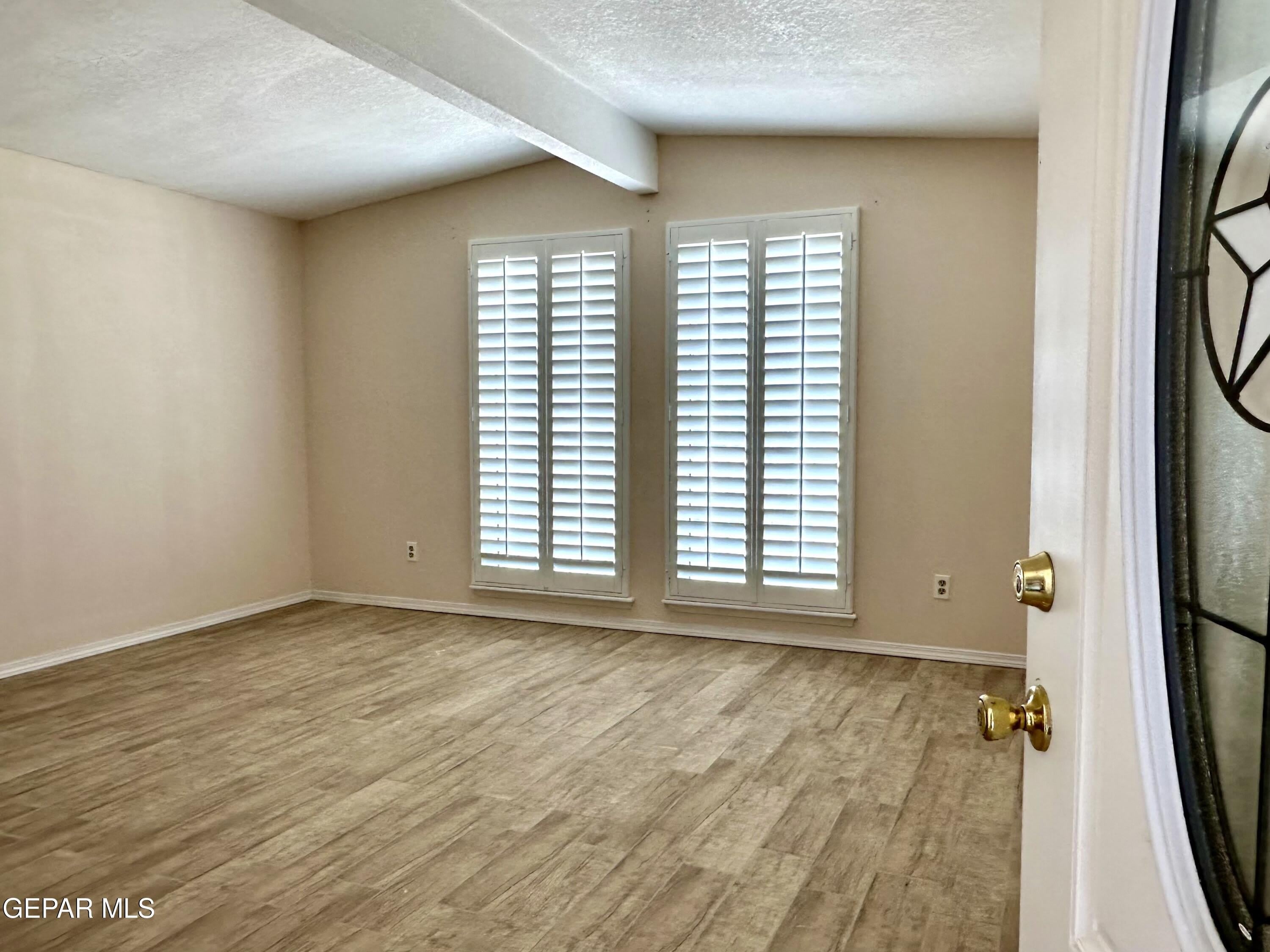10101 Renfrew Drive – photo 4
