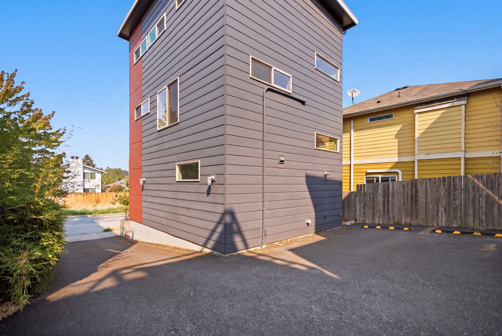 Well-located 2 bed 2 bath townhome in North Delridge with parking – photo 3