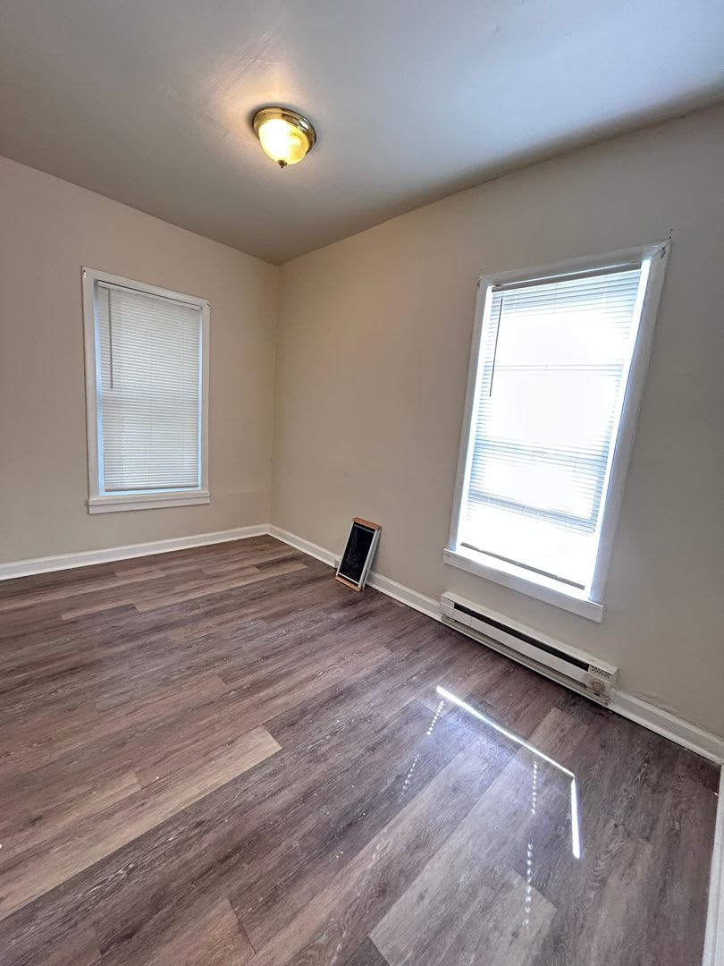 3 bedroom, 1 bath, 2 story half double house – photo 2