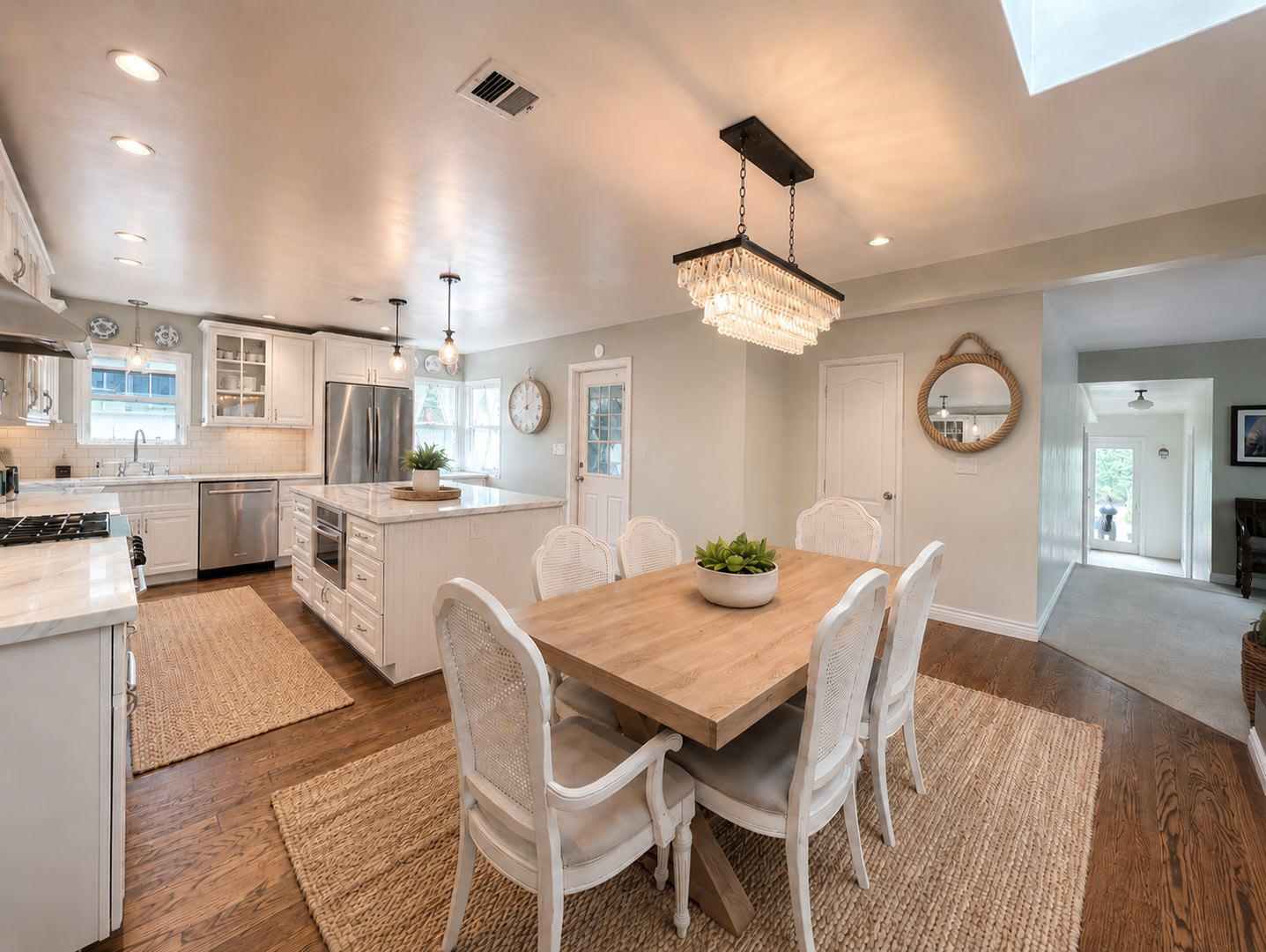 3 or 6 Month Lease (Furnish Option) – photo 4