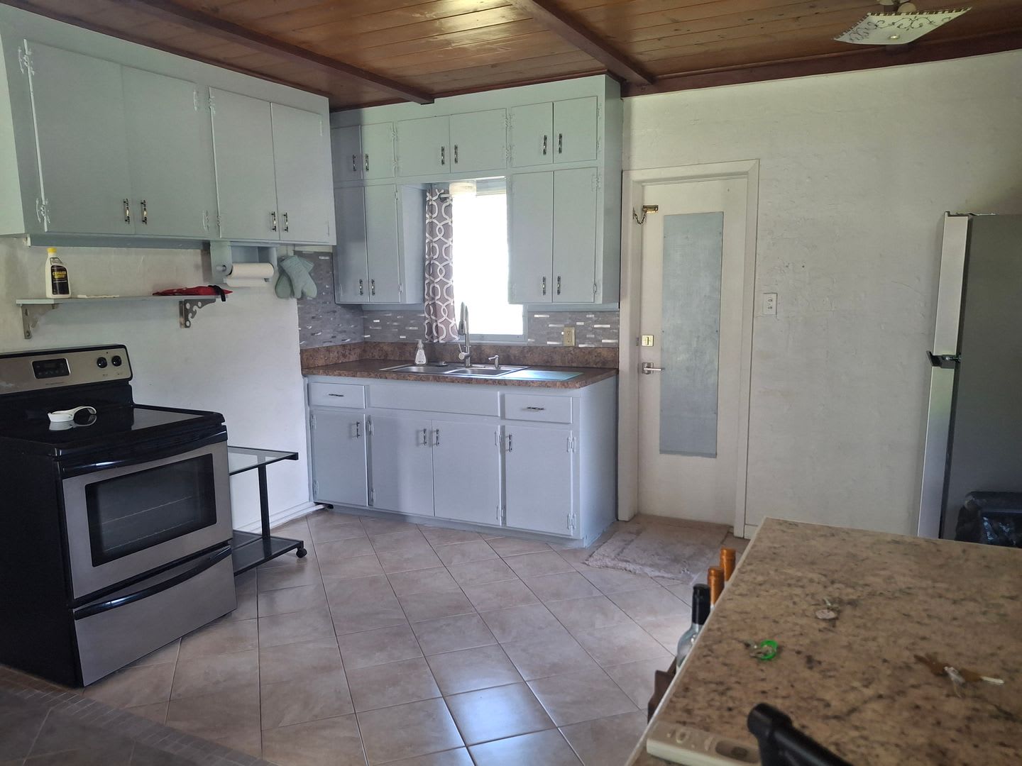 1 200 Per Month 1 Bedrooms 1 Bathroom – photo 3