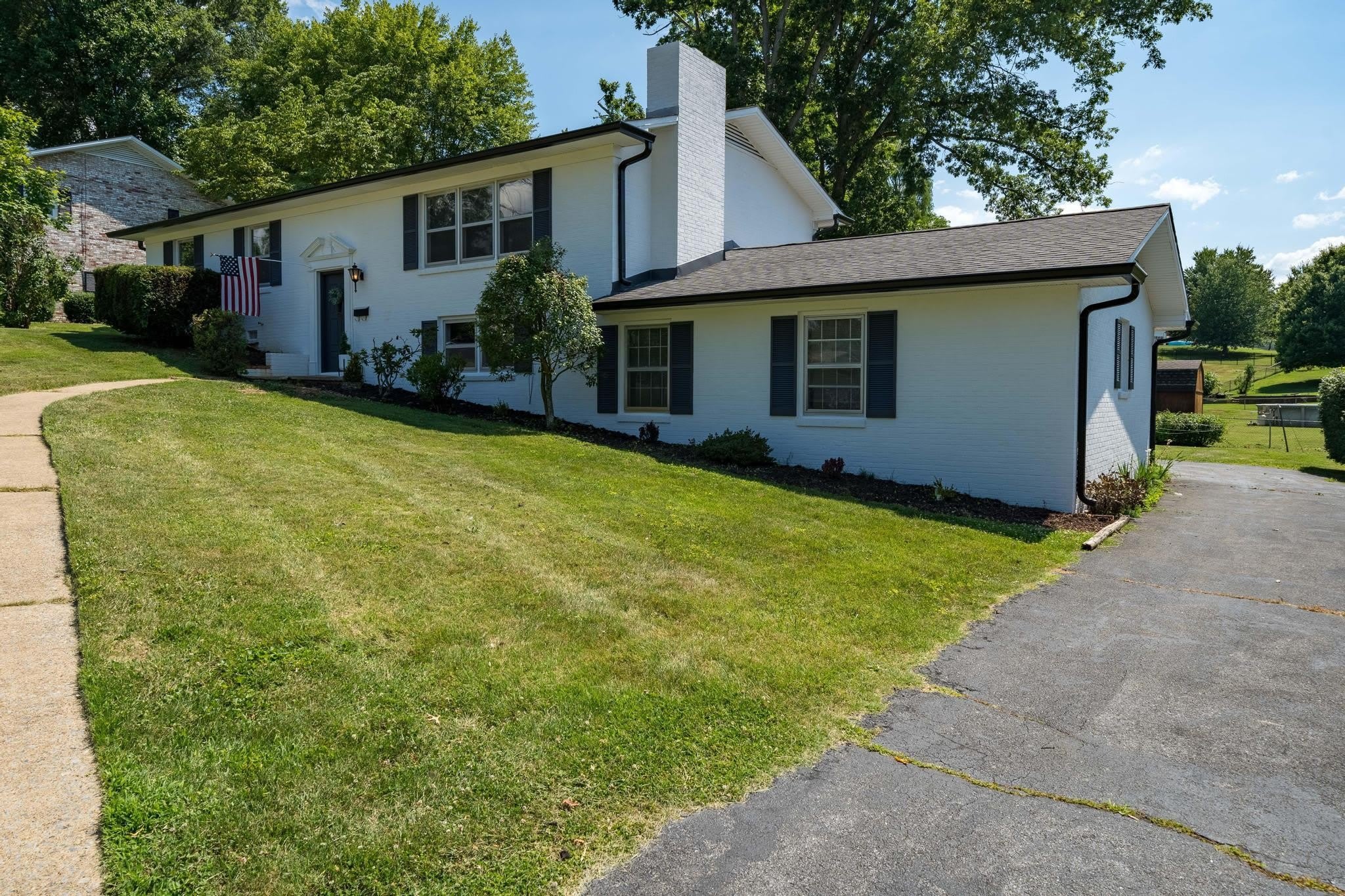 1807 Hillsboro Avenue – photo 2