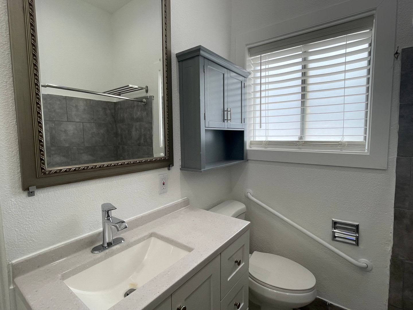 2 bedroom WATER/SEWER INCLUDED IN RENT! – photo 4