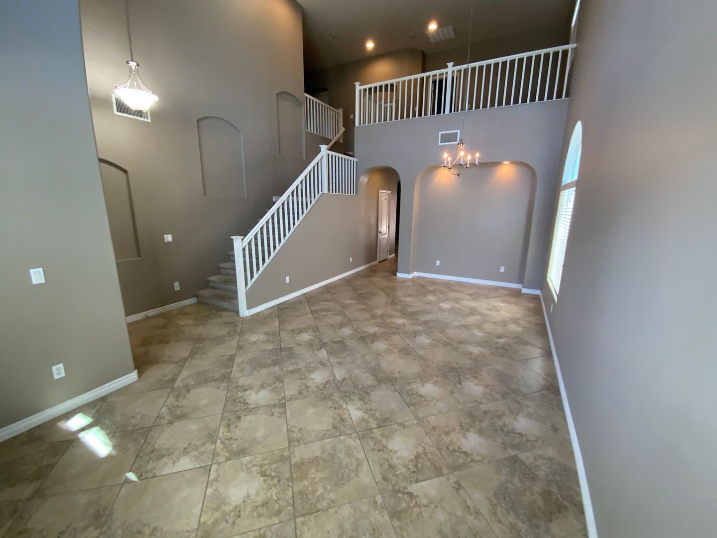 GORGEOUS UPGRADED 3 BED, 3 BATH – photo 2