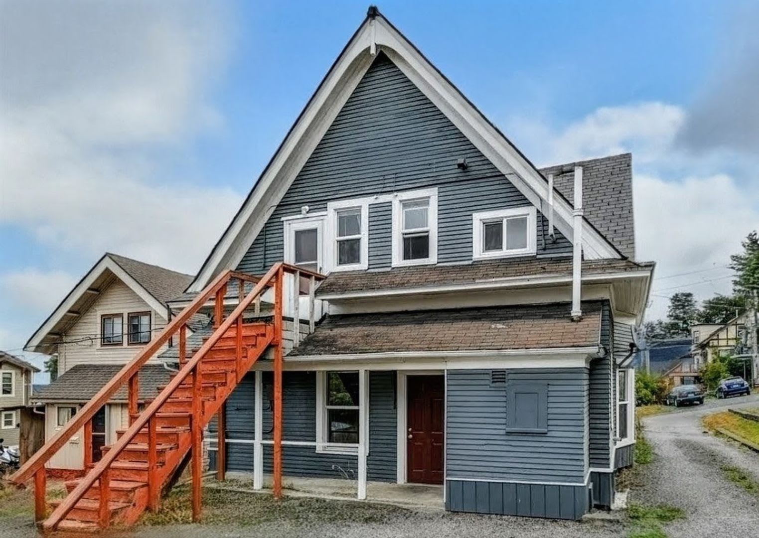 Limited-Time Offer: $25 Application Fee, Apply Today! Large 6 Bedroom House Available in August!! – photo 2