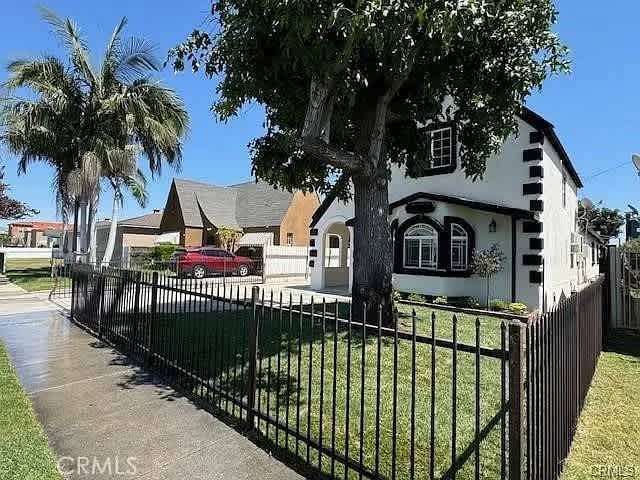 8178 Chestnut Avenue – photo 1