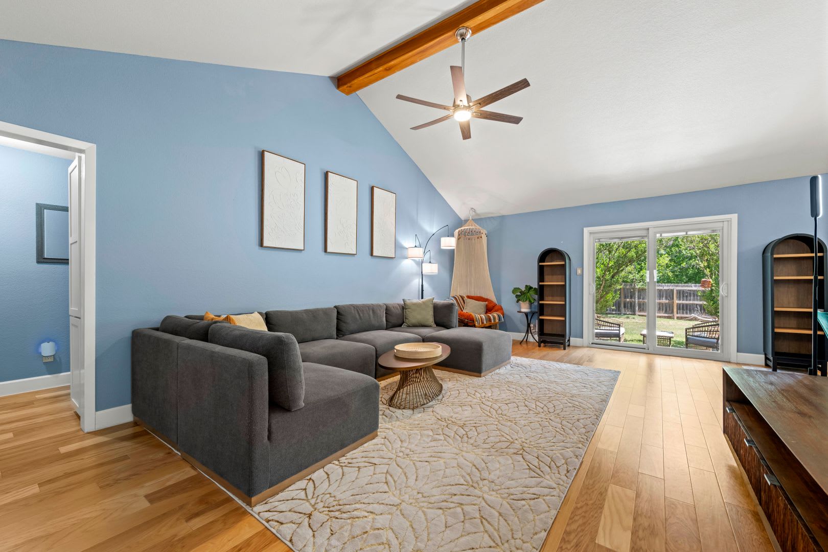 Bright 3-Bedroom Austin Home with Fenced Backyard & 2-Car Garage – photo 5