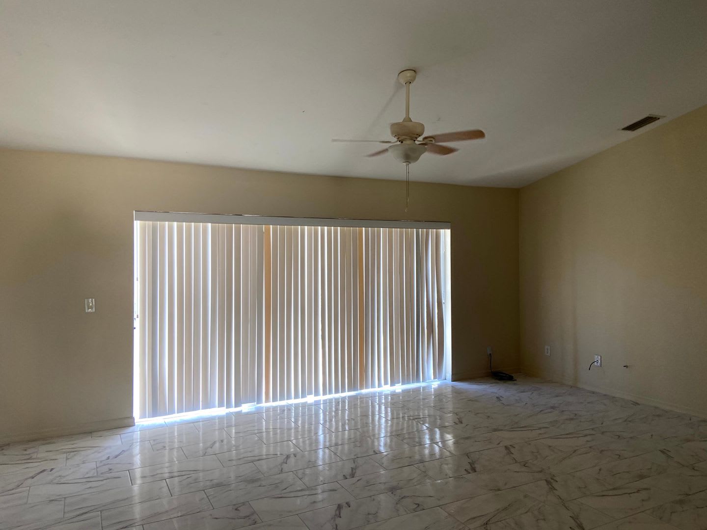 $500.00 OFF FIRST MONTH!!! Huge 4 bedroom/Greenbriar Area. – photo 4