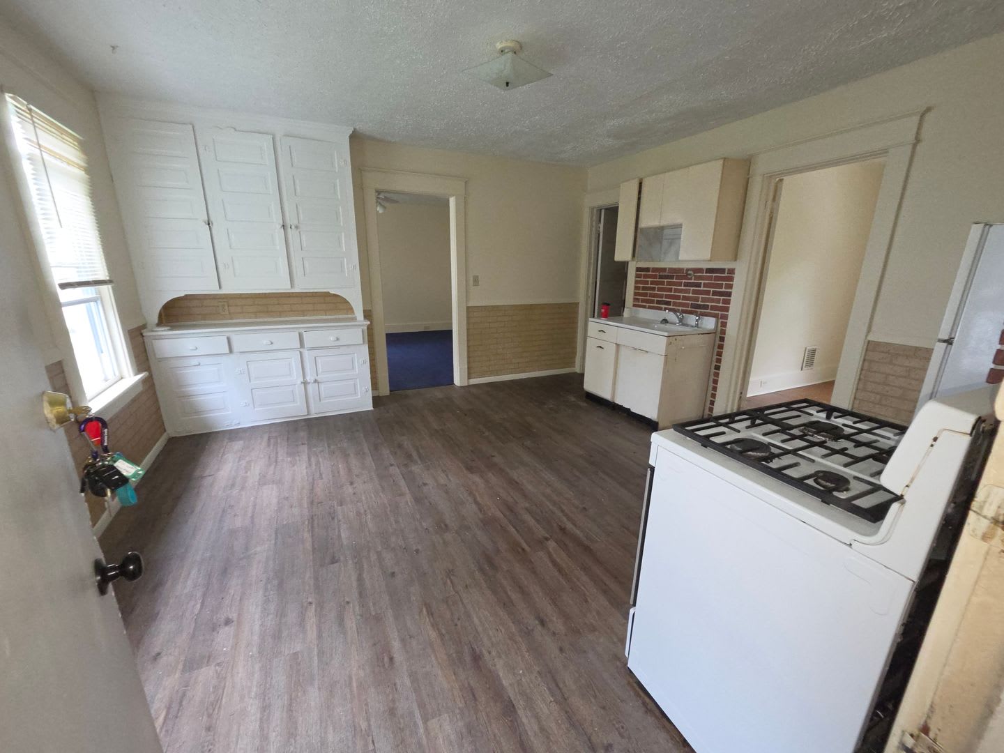 upper 1 bedroom unit lower west side – photo 1