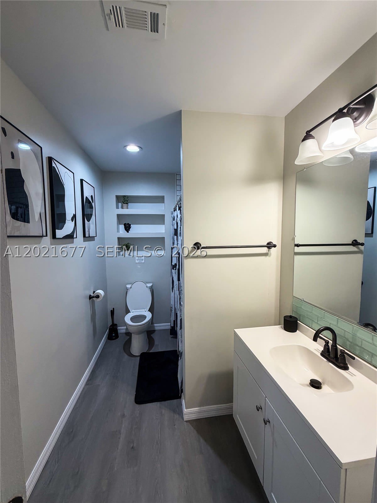 370 Hand Ave – photo 2
