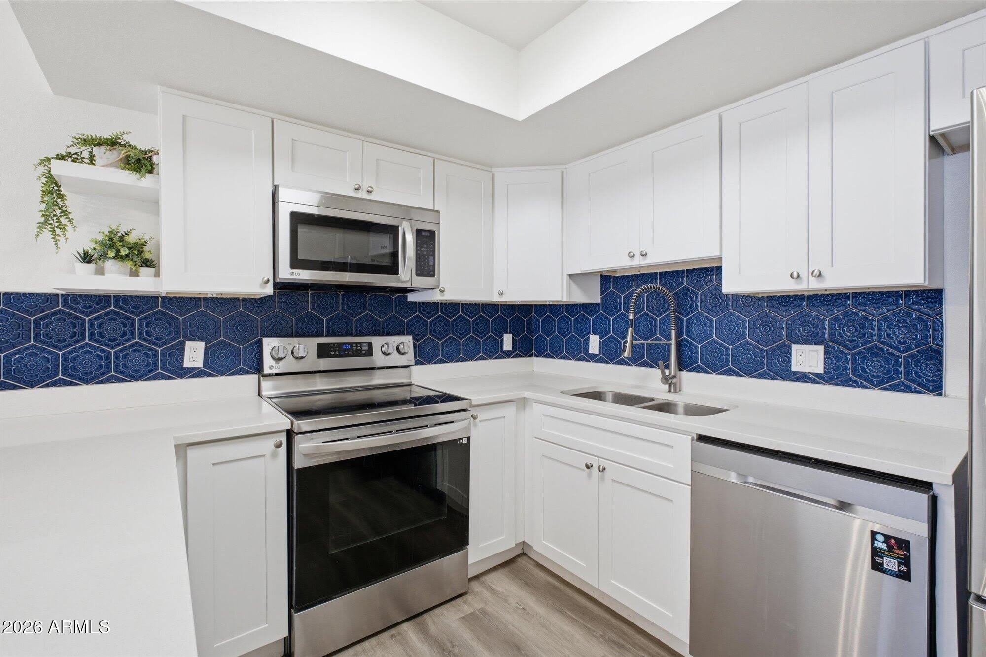 2143 E CENTER Lane – photo 4