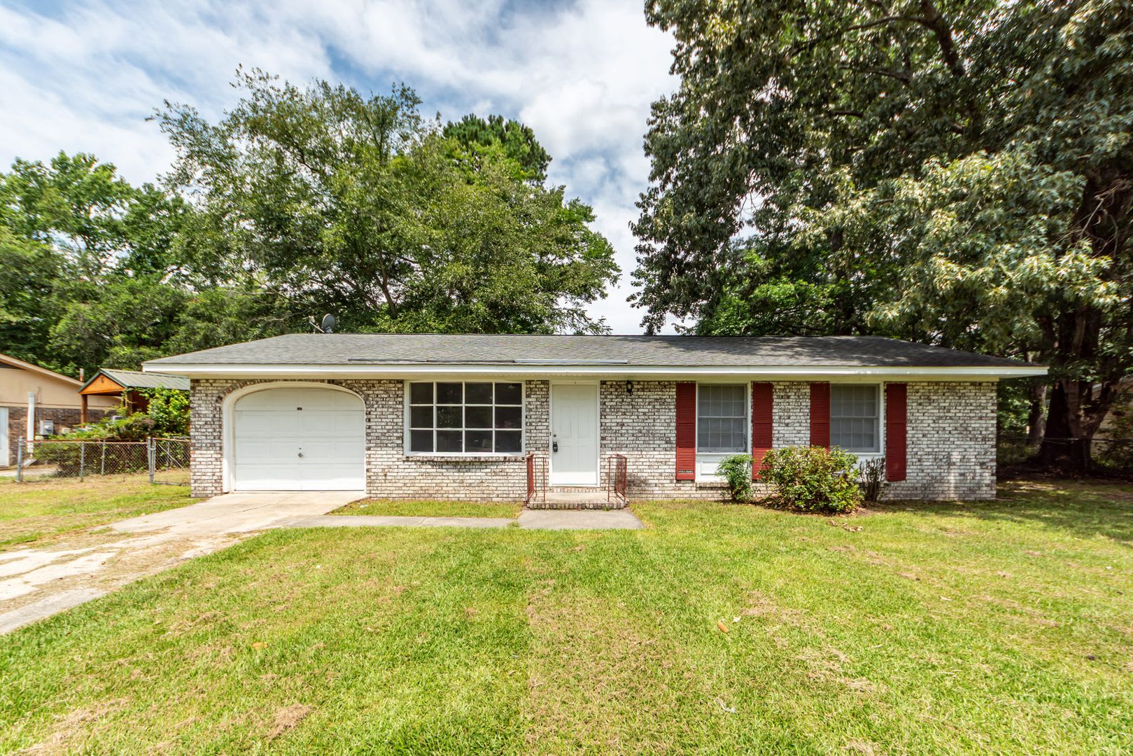 3 Bedroom 1 5 Bathroom Home In Greenhurst Summerville – photo 1
