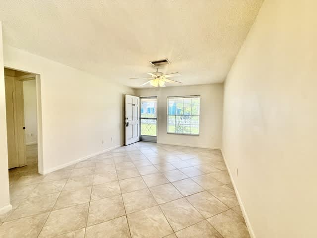 223 North Adelle Avenue – photo 3