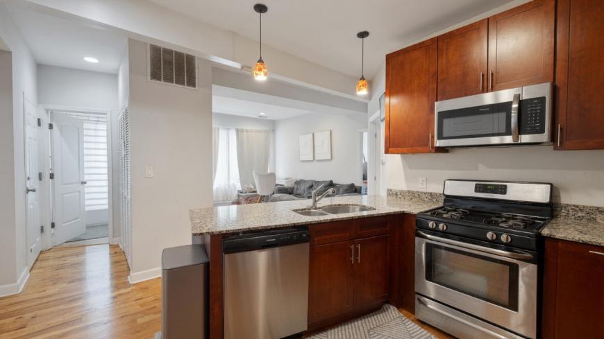 7225 N Rogers – photo 2