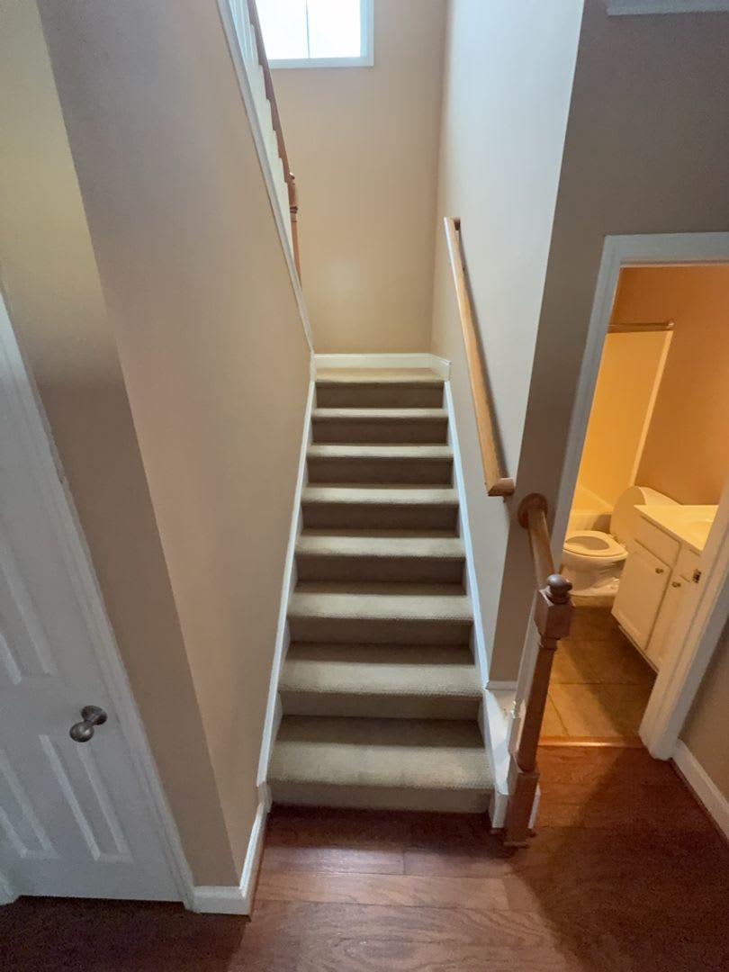 Stunning 3-Bedroom Home Near Downtown Columbia – Balcony Views, Hardwood Floors & More! – photo 3