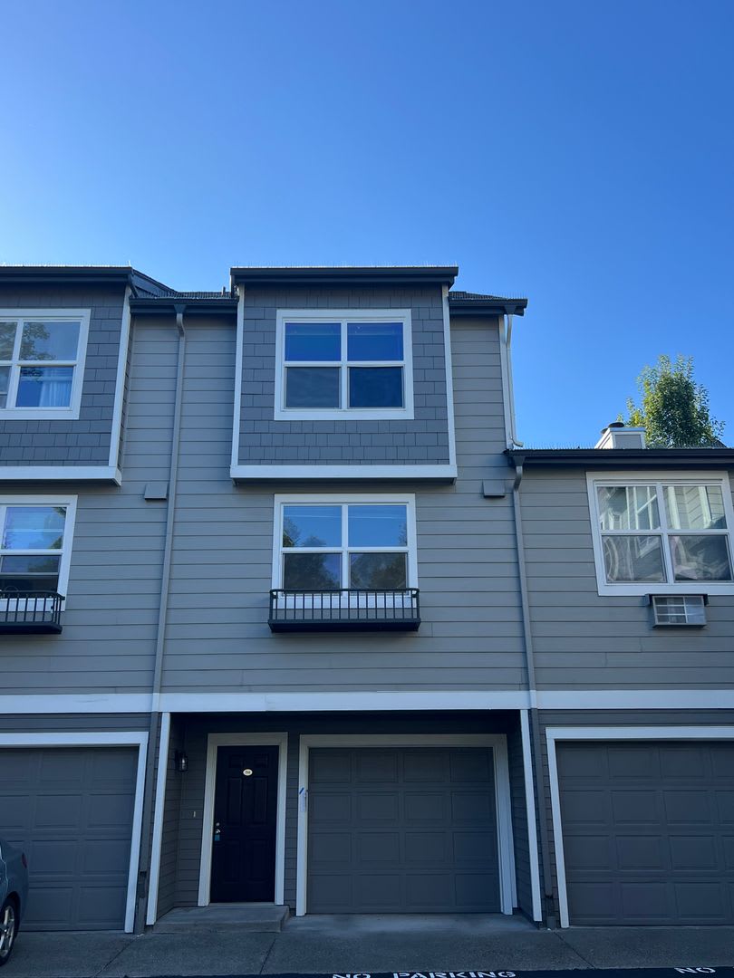 Stunning Northwynd Condominium for Lease near Vancouver Waterfront & Beaches – photo 1