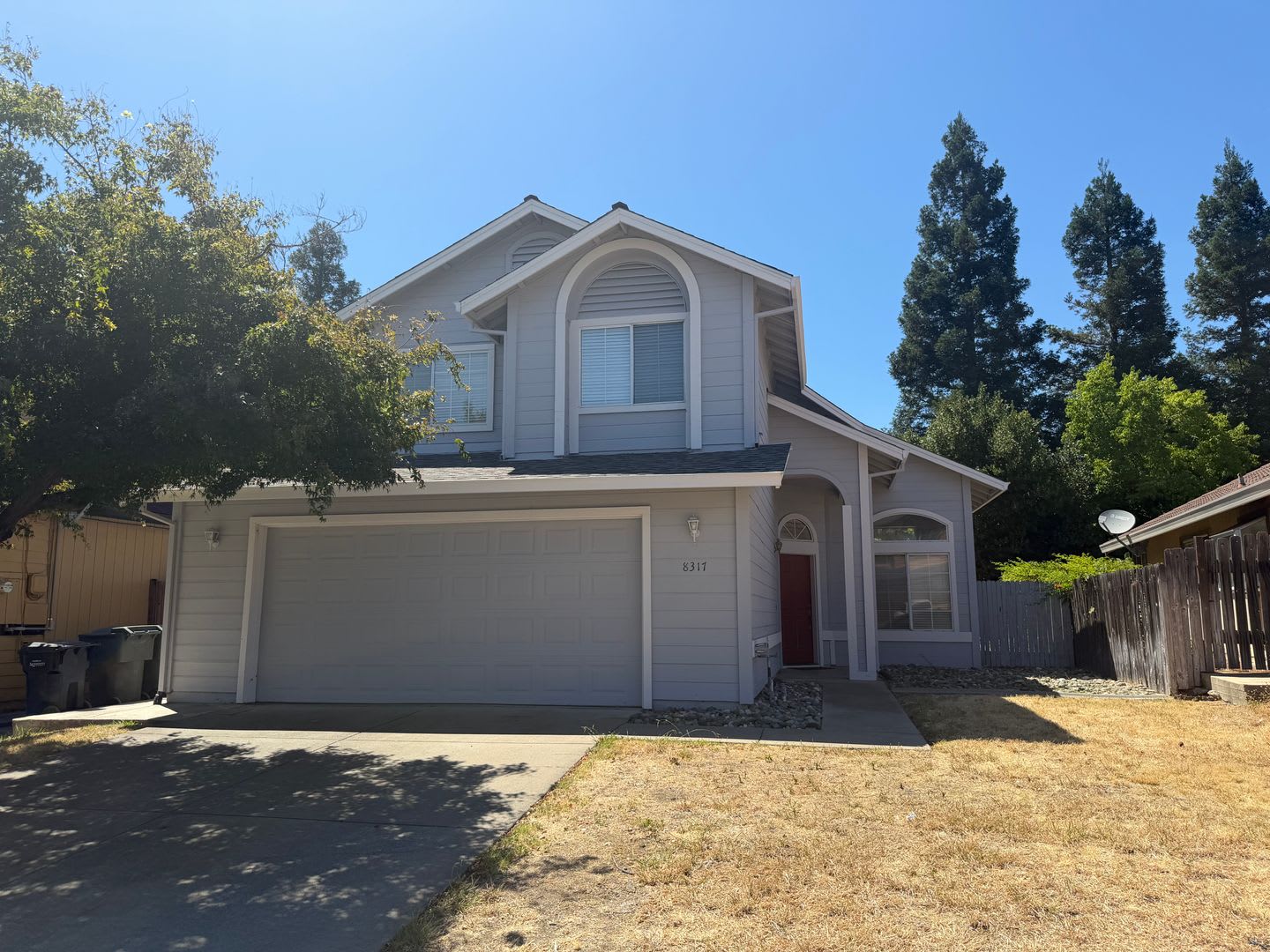 Bright Spacious 3 Bedroom Home With Vaulted Ceilings New Carpet Private Backyard In Antelope – photo 2
