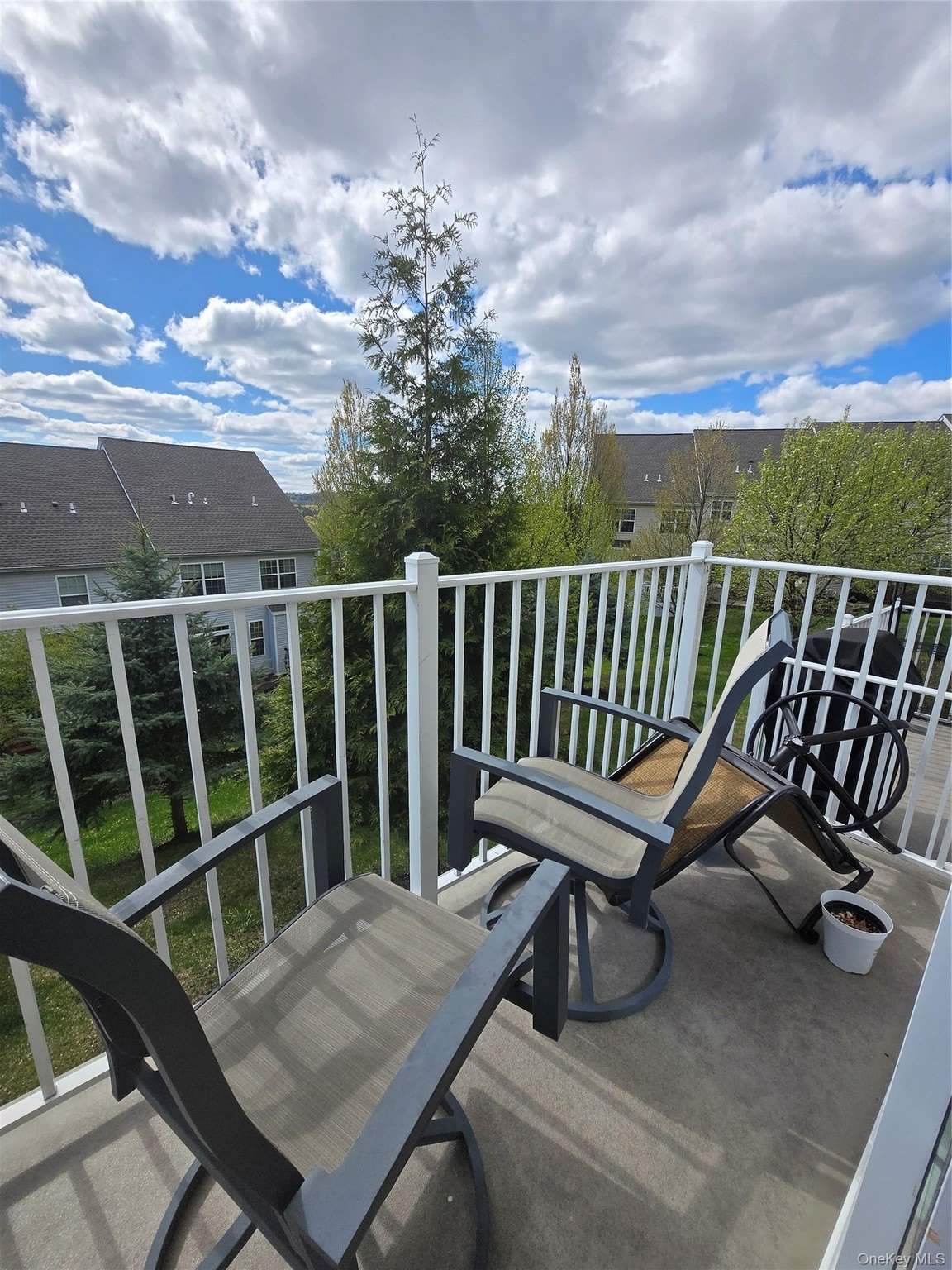 913 Hawthorn Way – photo 2