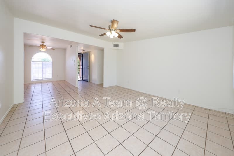 9530 East 42nd Street – photo 4