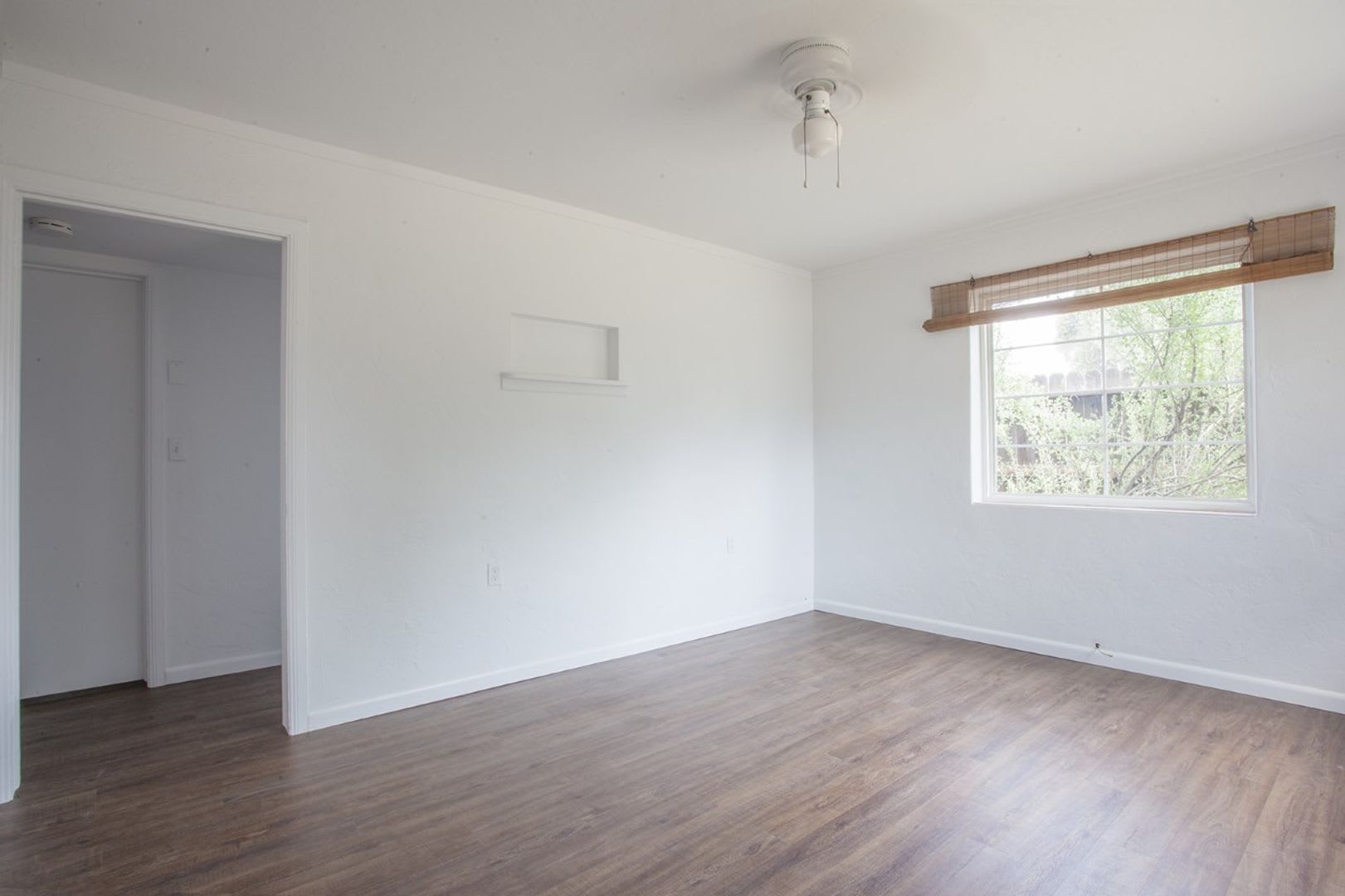 2 bedroom, 1 bath – photo 4
