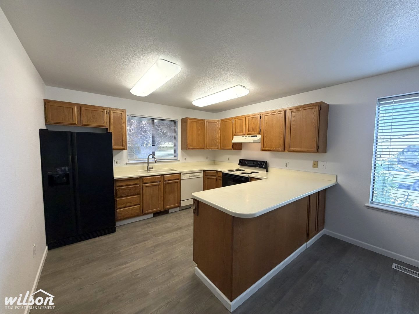 Hilltop 3 Bedroom Home With Scenic Orchard Views – photo 3
