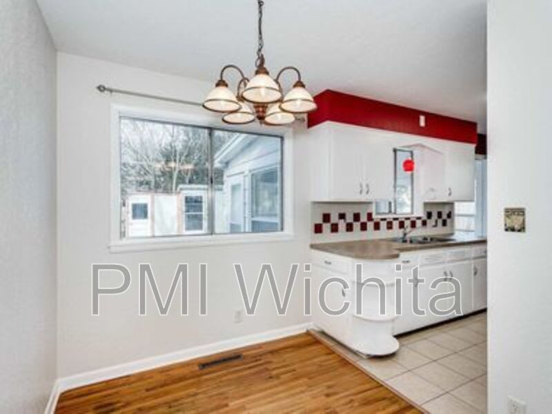 2922 W 2nd St N – photo 5