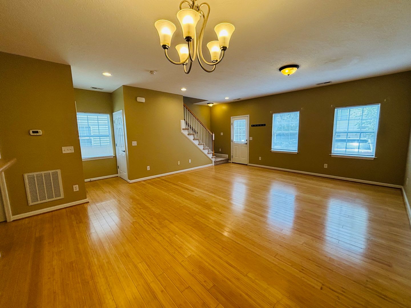 3 Bedroom, 2.5 Bath Townhouse – photo 4
