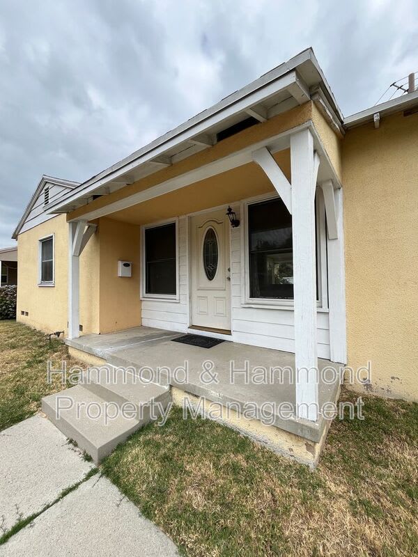18003 Saticoy St. – photo 3
