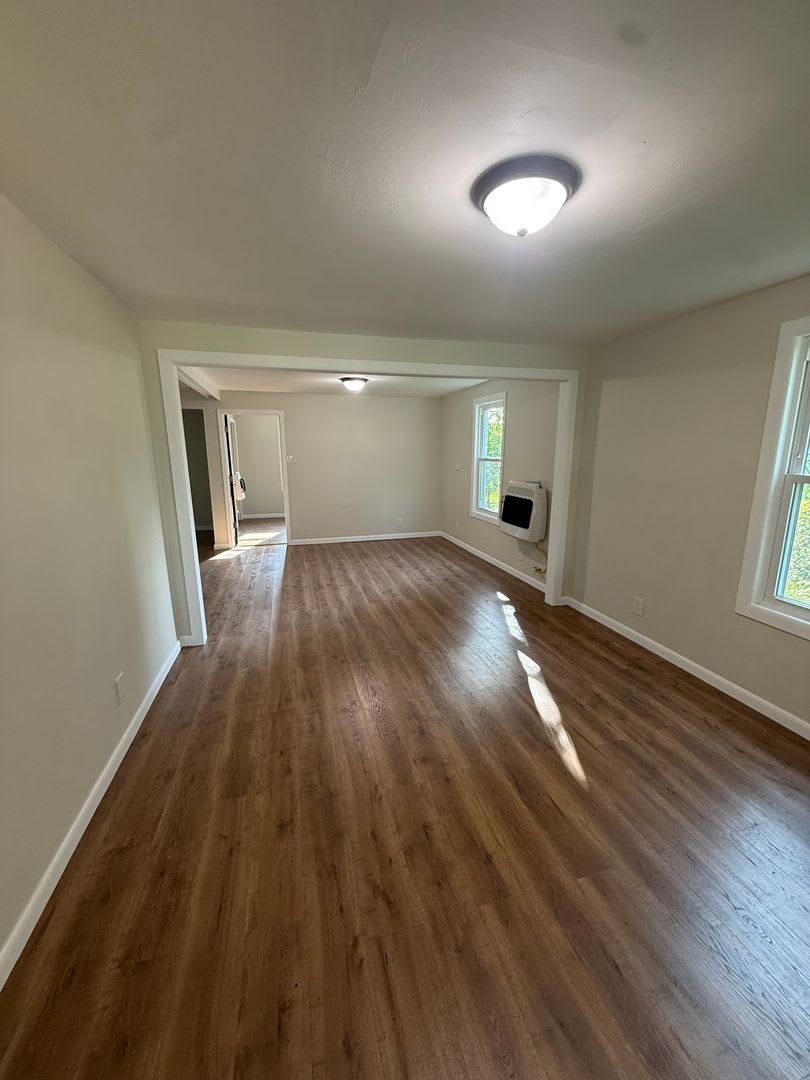 4 Bed 2 Bath – photo 2